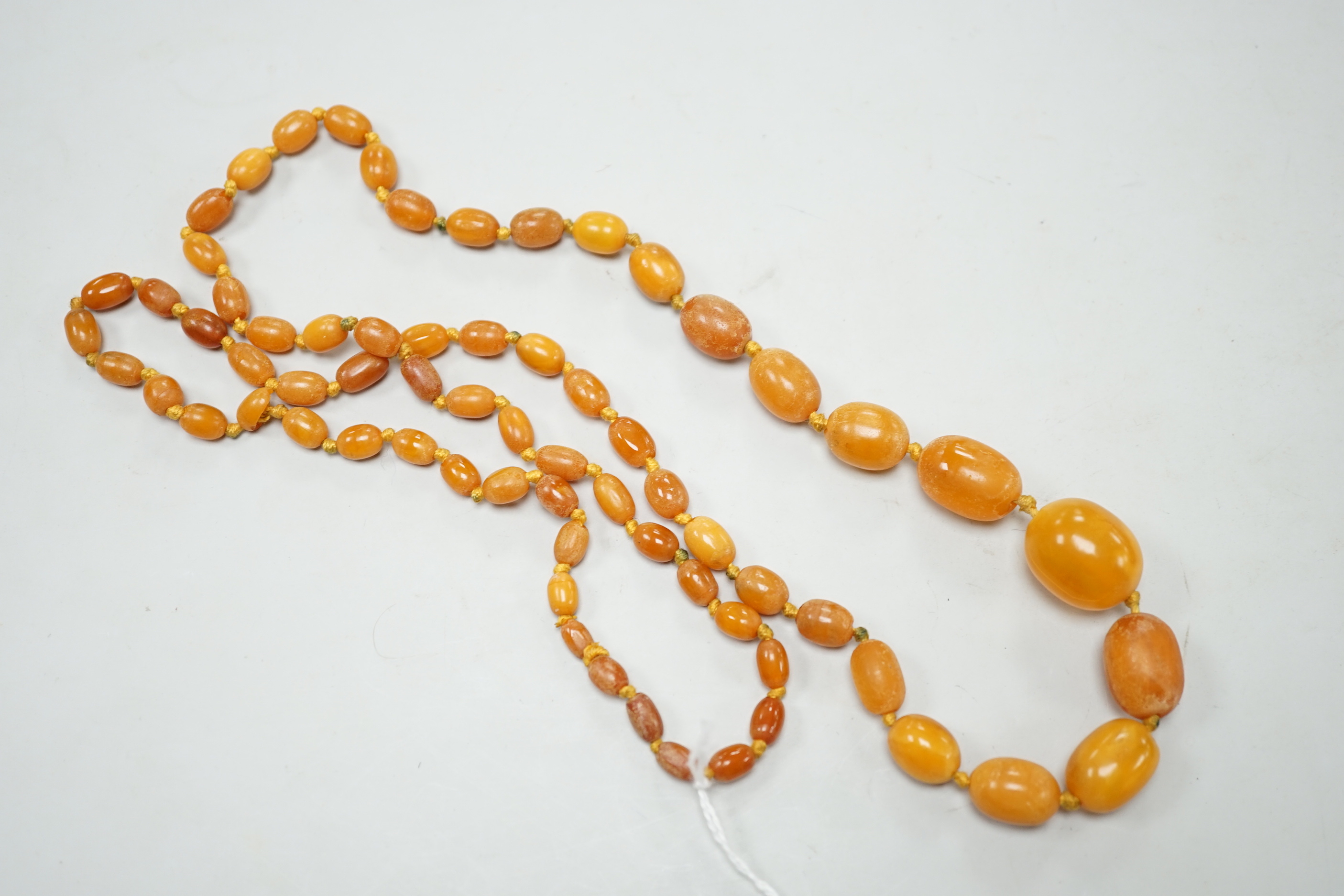 A single strand graduated oval amber bead necklace, 86cm, gross 33 grams.